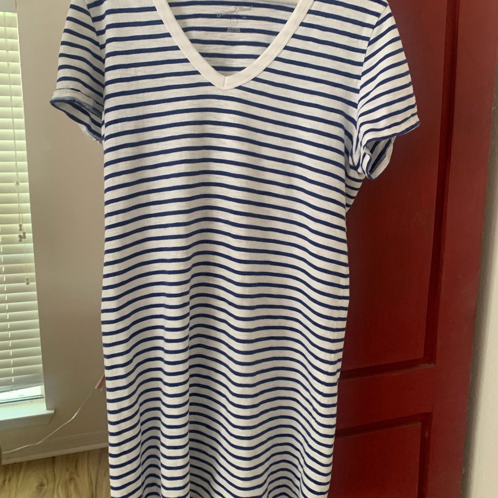 Classic navy white tee shirt dress!